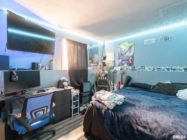 713 PEKIN Avenue, Creve Coeur, IL 61610