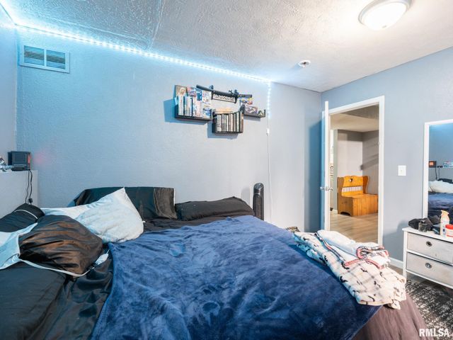 713 PEKIN Avenue, Creve Coeur, IL 61610