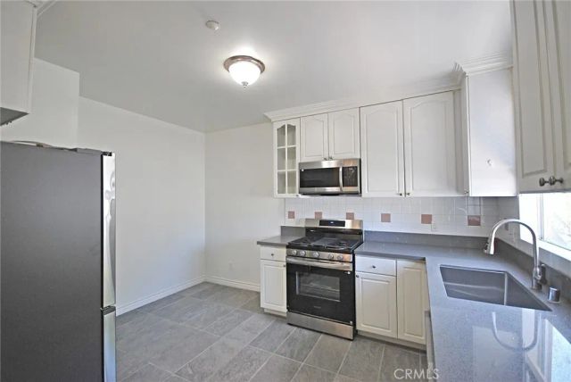 2345 Montrose Avenue 2, Montrose, CA 91020