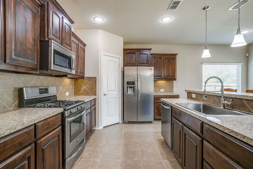1956 Kachina Lodge Road, Fort Worth, TX 76131 — photo 2