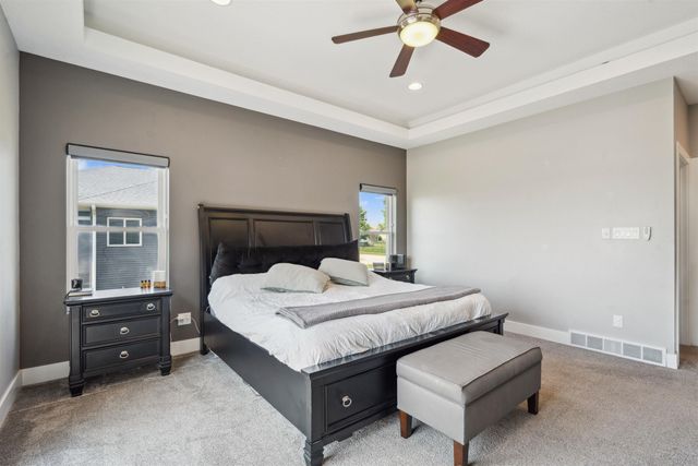 5104 William Dr, Waterloo, IA 50701