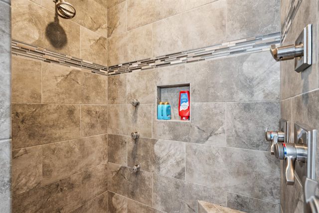 5104 William Dr, Waterloo, IA 50701