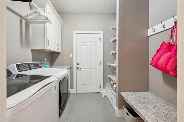 5104 William Dr, Waterloo, IA 50701