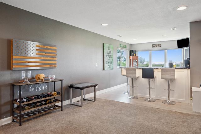 5104 William Dr, Waterloo, IA 50701