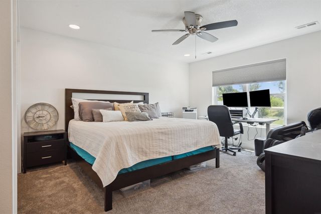 5104 William Dr, Waterloo, IA 50701