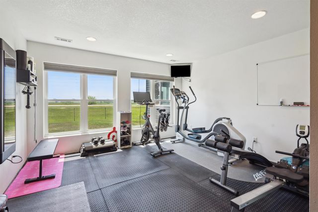 5104 William Dr, Waterloo, IA 50701