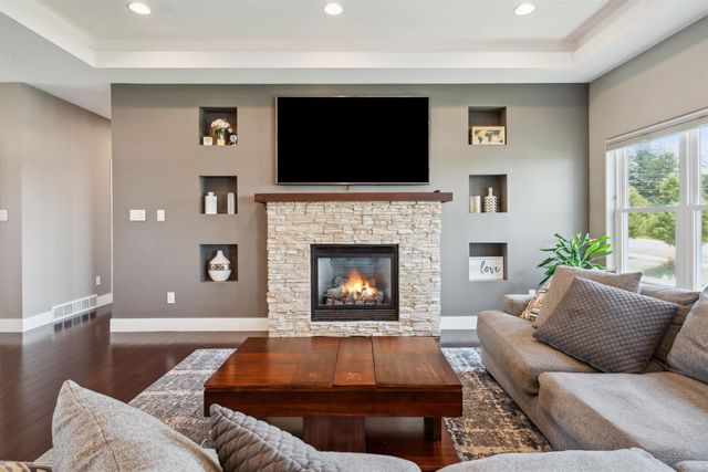 5104 William Dr, Waterloo, IA 50701