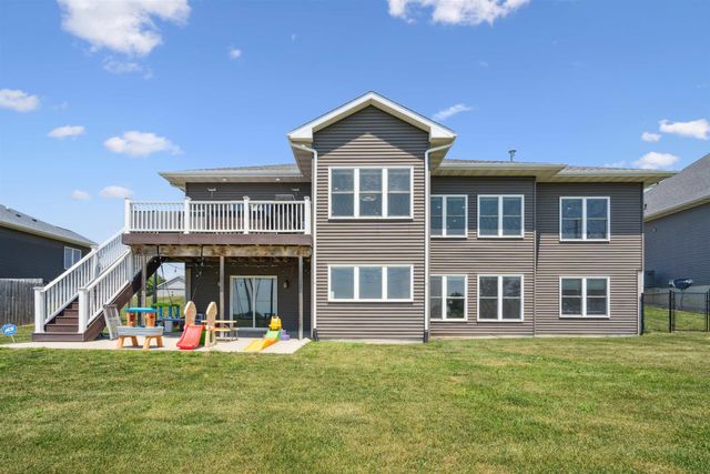 5104 William Dr, Waterloo, IA 50701