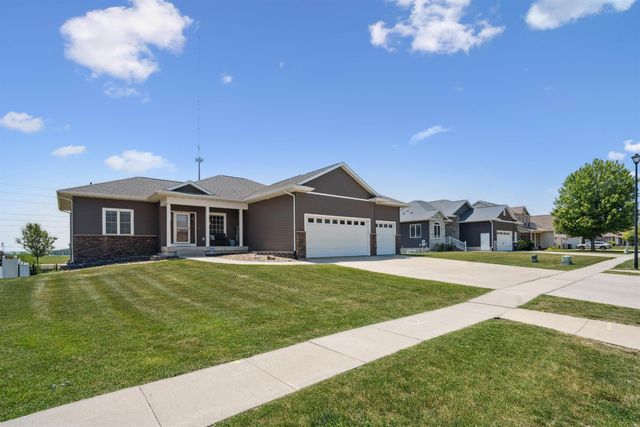 5104 William Dr, Waterloo, IA 50701