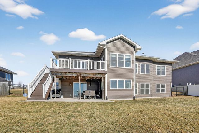 5104 William Dr, Waterloo, IA 50701