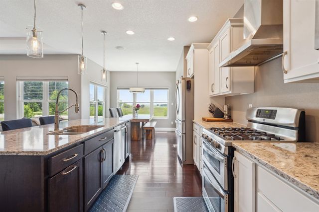 5104 William Dr, Waterloo, IA 50701