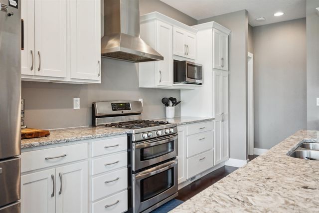 5104 William Dr, Waterloo, IA 50701