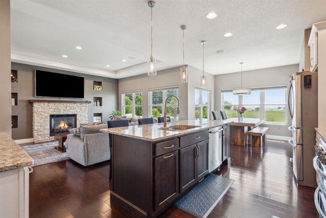 5104 William Dr, Waterloo, IA 50701