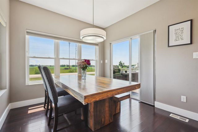 5104 William Dr, Waterloo, IA 50701