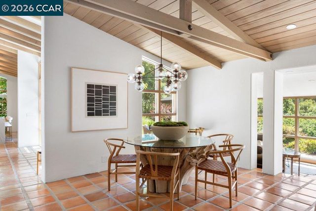 371 Camino Sobrante, Orinda, CA 94563