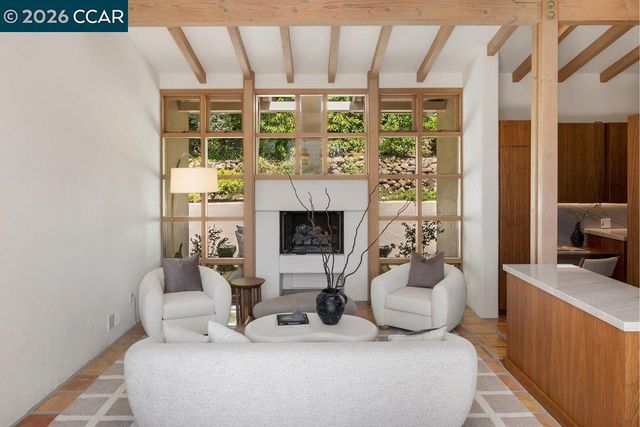 371 Camino Sobrante, Orinda, CA 94563