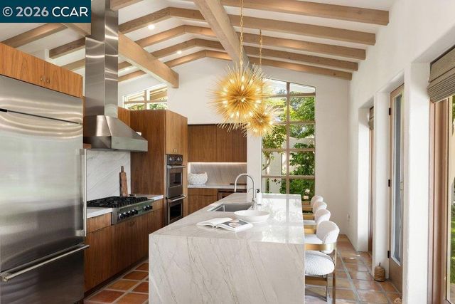 371 Camino Sobrante, Orinda, CA 94563