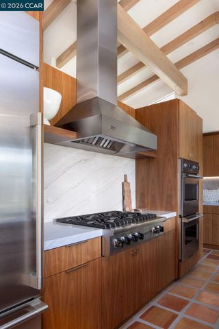 371 Camino Sobrante, Orinda, CA 94563