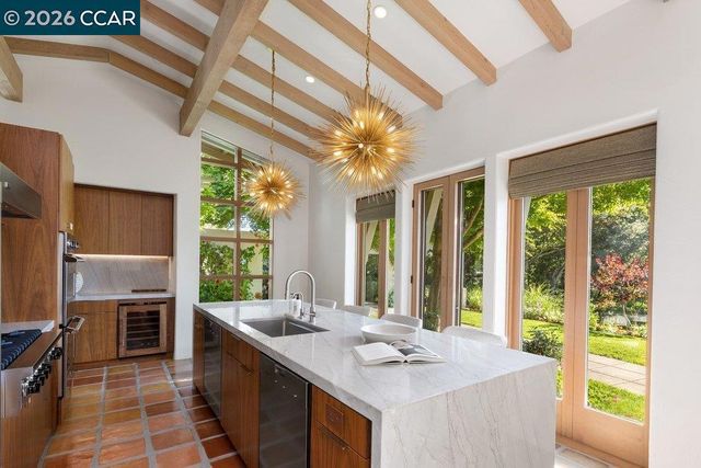 371 Camino Sobrante, Orinda, CA 94563