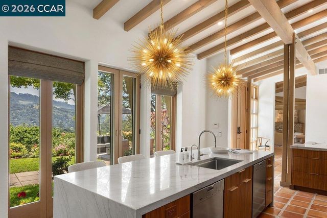 371 Camino Sobrante, Orinda, CA 94563