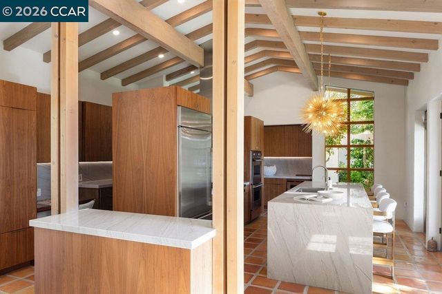 371 Camino Sobrante, Orinda, CA 94563