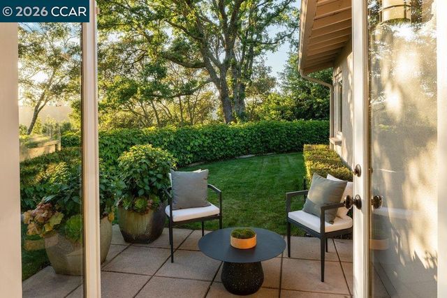 371 Camino Sobrante, Orinda, CA 94563