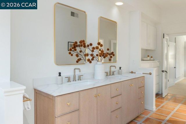 371 Camino Sobrante, Orinda, CA 94563
