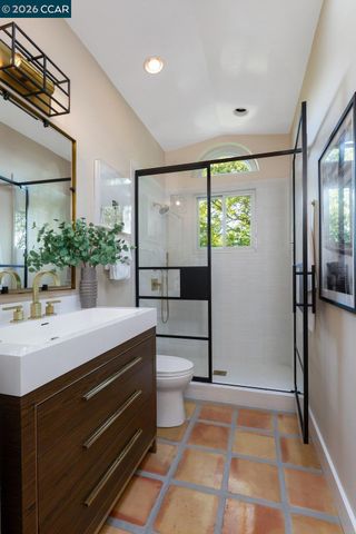 371 Camino Sobrante, Orinda, CA 94563