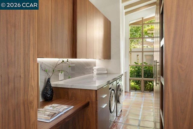 371 Camino Sobrante, Orinda, CA 94563