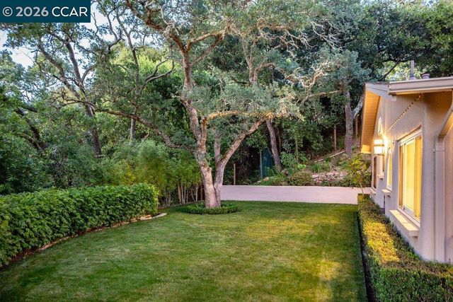 371 Camino Sobrante, Orinda, CA 94563