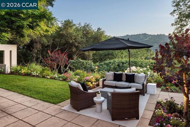 371 Camino Sobrante, Orinda, CA 94563