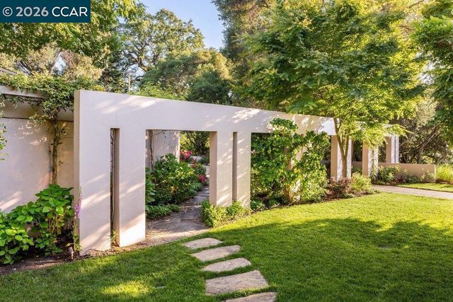 371 Camino Sobrante, Orinda, CA 94563
