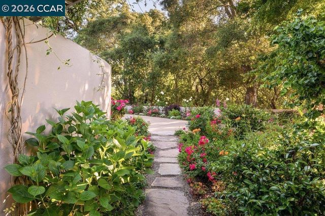 371 Camino Sobrante, Orinda, CA 94563