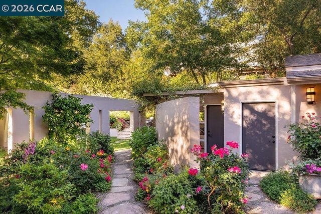 371 Camino Sobrante, Orinda, CA 94563