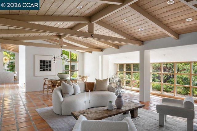 371 Camino Sobrante, Orinda, CA 94563