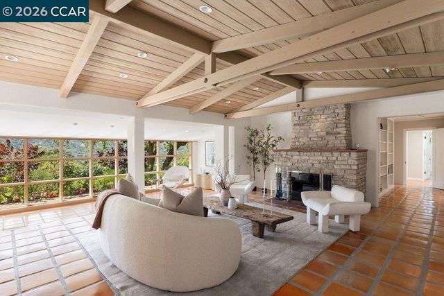 371 Camino Sobrante, Orinda, CA 94563