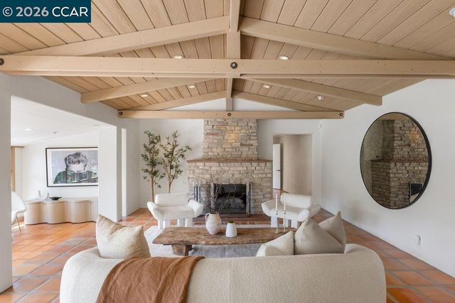 371 Camino Sobrante, Orinda, CA 94563