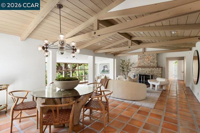 371 Camino Sobrante, Orinda, CA 94563