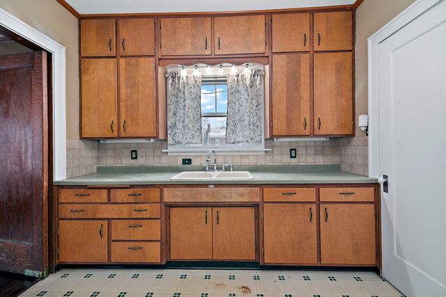 997 S Evergreen Avenue, Kankakee, IL 60901