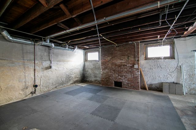 997 S Evergreen Avenue, Kankakee, IL 60901