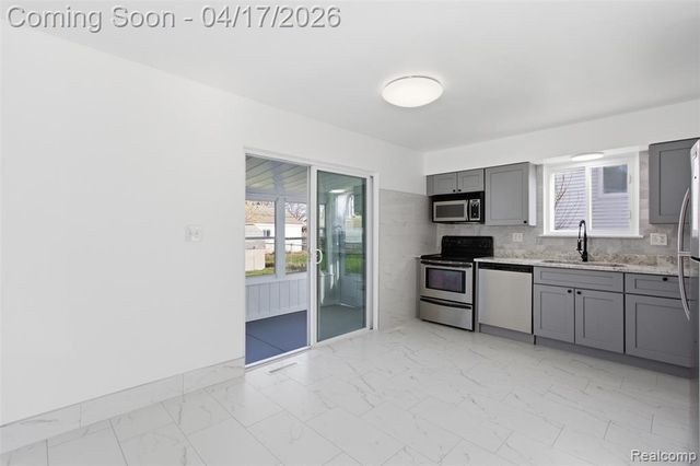 34580 Viceroy Drive, Sterling Heights, MI 48310