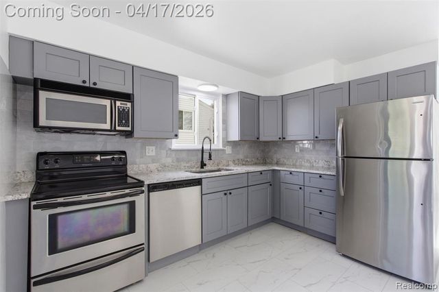 34580 Viceroy Drive, Sterling Heights, MI 48310