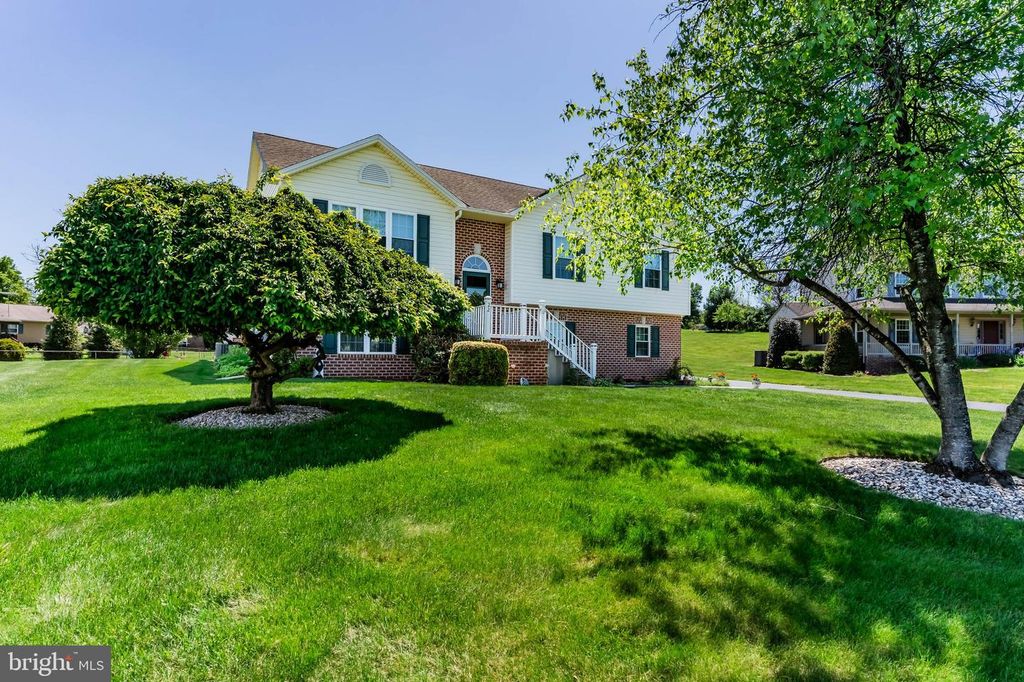 22 COBBLESTONE DRIVE, Carlisle, PA 17015