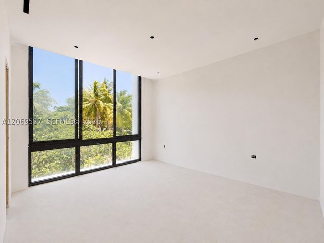 2377 SE 15th St, Pompano Beach, FL 33062