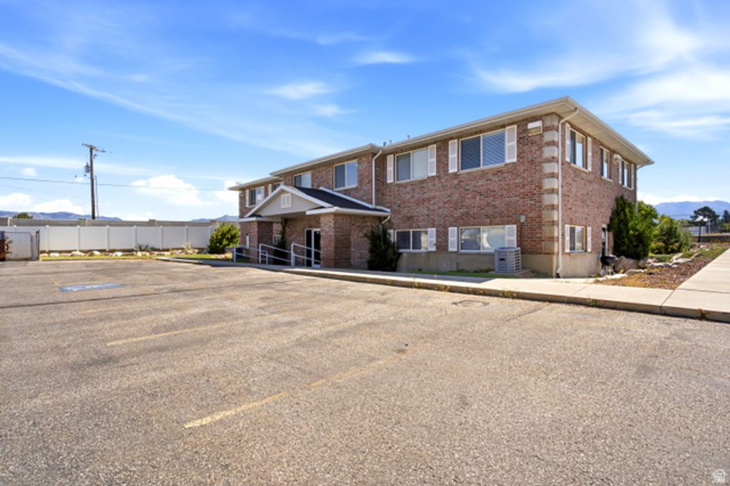 5145 S AIRPORT RD, Roy, UT 84067 — exterior