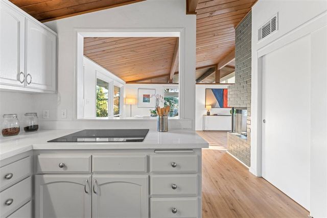 3266 Knowland Ave, Oakland, CA 94619