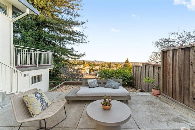 3266 Knowland Ave, Oakland, CA 94619