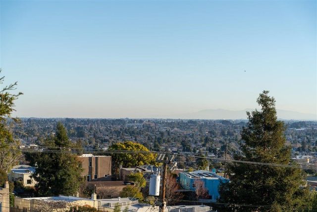 3266 Knowland Ave, Oakland, CA 94619