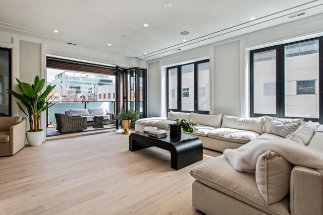 116 N Willard Court 301, Chicago, IL 60607