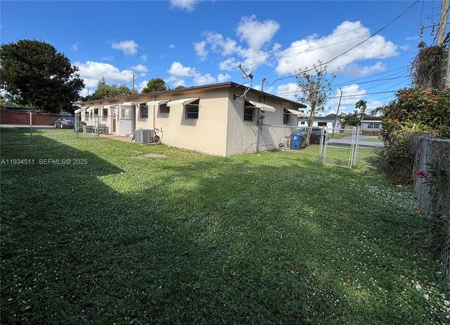 301 SW 10th Ter 1, Hallandale Beach, FL 33009